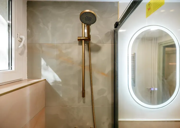 Stylish Amzei Apartman *